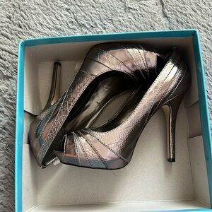 7.5 SILVER JOEEY HEELS